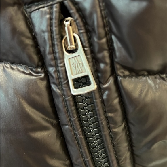 Moncler puffer jacket with a detachable hood - Picture 4 of 6